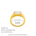 Detail eines 18K PVD vergoldeten 304 Edelstahlrings mit weißer Muschel-Einlage - US 7 / Gold
