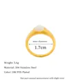 Detail view of 18K PVD plated stainless steel ring with white gemstone and dimensions - US 6 / Gold