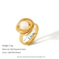 18K PVD vergoldeter Edelstahl Spiralring mit zentralem weißem Perlenakzent - US 6 / Gold