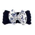 Détail du bandeau tricoté bleu marine pour bébé avec un grand nœud à motif léopard - Bleu Marine