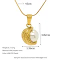 Collana con pendente a luna e perla placcata oro 18K PVD su catena da 45 cm in acciaio inox - Stile Perla Abbraccio di Luna (MSNK0338-PJ18)