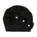 Dettaglio del turbante per neonati nero con fiori in chiffon e perle bianche - Nero