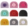 Dettaglio di nove berretti in maglia per neonati con pon-pon a forma di donut - Mix 9 Colori