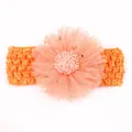 Bandeau bébé ajouré avec crochet orange doux et détails de fleurs en maille multicouches - Orange