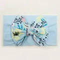 Dettaglio fascia neonata con fiocco floreale blu in morbido tessuto a costine - Blu