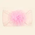 Primer plano de diadema de nailon rosa para bebé con detalle de flor de encaje grande - Rosa Claro
