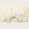 Detailaufnahme von weichem Nylon-Baby-Stirnband mit cremefarbener Lochstickerei-Schleife - Beige