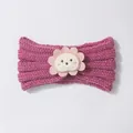 Detalle del tejido de la diadema rosa para bebé con un lindo parche de león infantil - Rosa Palo
