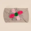 Dettaglio della fascia neonato in nylon con fiore in tessuto colorato e bottone verde - Grigio