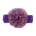 Détail d'un bandeau crochet violet pour bébé avec fleur en tulle et texture douce - Pourpre profond