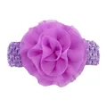 Vue détaillée d'une fleur en mousseline violette et bandeau élastique pour bébés - Violet