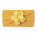Détail du bandeau bébé en tricot de nylon jaune avec applique florale décorative douce - Jaune Terre