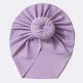 Détail du bonnet turban bébé côtelé lavande avec un joli motif de nœud en haut - Violet