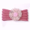 Détail du bandeau tricot bébé hiver avec fleur en tulle et paillettes étoile dorée - Rose Poudré