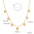 Vergoldete Edelstahlkette mit rot-weißen Emaille-Libellenanhängern für Damen - Libellen-Stil - Gold (NE2C16AEG)