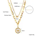 Detalle del collar de acero inoxidable chapado en oro 18k con perla y colgante de abeja - Estilo de Doble Capa de Clip y Moneda de Abeja (NE2A250AG)