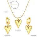 Detalle de conjunto de joyas de corazón dorado con collar y pendientes con dimensiones - Estilo de Corazón Lleno 3D (SE268201G) / Dorado