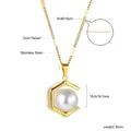 Collar de acero inoxidable chapado en oro 18k con colgante hexagonal y perla blanca - Estilo Colgante de Perla Hexagonal (NE2A620AG)
