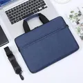 Σκούρα μπλε τσάντα laptop με υφή denim, μαύρη λαβή και ρυθμιζόμενο ιμάντα ώμου - US 13 / Μπλε