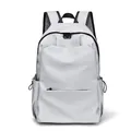 Mochila de negocios gris minimalista con tela impermeable y cremalleras dobles - Blanco
