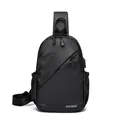 Zaino monospalla nero impermeabile da uomo con porta USB e logo KOKIBEDY - Nero