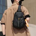 Sac de poitrine noir imperméable pour hommes avec sangle orange et fermeture éclair - Style 916 - Noir