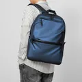 Zaino blu navy minimalista di grande capacità con scomparto per laptop e spallacci - Blu