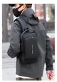Vue détaillée du sac de poitrine pour homme avec serrure à code antivol et port de charge USB - 17*7*32cm / Noir Pur