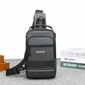 Borsa a tracolla multifunzionale grigio scuro con logo FASHION e striscia riflettente - Grigio