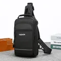 Borsa a tracolla uomo nera con scritta Fashion e cinturino regolabile per lo sport - Nero