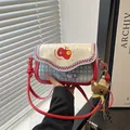Sac à main à carreaux bleus et blancs avec bordure rouge et pendentif ourson - Avec Pendentif / Bleu Écarlate