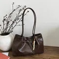 Sac fourre-tout vintage marron foncé en similicuir avec charm perlé pour le travail - Avec Pendentif / Café Brillant