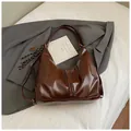 Grand sac cabas vintage marron caramel en cuir brillant avec pendentif de badminton - Avec Pendentif / Marron