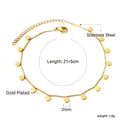 Nahaufnahme der 18k vergoldeten Edelstahl-Fußkette mit 3mm runden Anhängern und Verstellkette - Runde Goldplättchen-Stil (AN117101G)