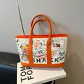 Sac seau en toile à motif ours graffiti avec finitions en cuir orange - Orange