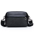 Elegante borsa a tracolla nera da uomo con trama intrecciata e cinghia regolabile - Orizzontale / Orizzontale Nero