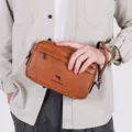 Herren Clutch aus braunem PU-Leder mit Litschi-Textur und praktischer Handschlaufe - Khaki