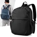 Zaino porta PC nero minimalista e impermeabile per uomo con ampi scomparti portaoggetti - Nero