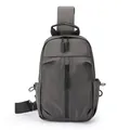 Borsa da petto grigia impermeabile da uomo con porta USB e tasche multiple - Grigio