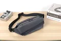 Mini bolso de pecho gris oscuro para hombre en tejido impermeable mate y cierre imán - Gris