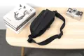 Bolso de pecho negro impermeable minimalista con correa ajustable y hebilla magnética - Negro