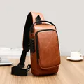 Borsa a tracolla in pelle PU marrone con lucchetto a combinazione e tracolla regolabile - Cachi