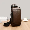 Borsello da petto marrone in ecopelle con lucchetto a combinazione e porta USB su legno - Marrone Scuro