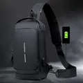 Sac de poitrine étanche noir pour hommes avec port de charge USB et lettrage fashion - L / Noir