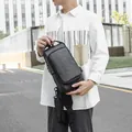 Sac de poitrine noir pour homme en cuir PU avec serrure antivol et port USB intégré - Noir Sans Étiquette