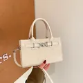 Sac bandoulière blanc crème à texture crocodile avec fermoir cœur argenté et poignée - Blanc