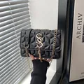 Bolso bandolera negro acolchado con logo SS dorado, borla y correa de cadena - Negro
