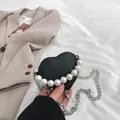 Petit sac noir en forme de cœur avec perles et bandoulière chaîne argentée - Noir