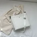 Bolso tote pequeño de pana blanca con correa de hombro ajustable para mujer - Blanco