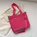 Borsa tote in velluto a coste rosa con tracolla regolabile e tasca con bottone - Rosso rosa